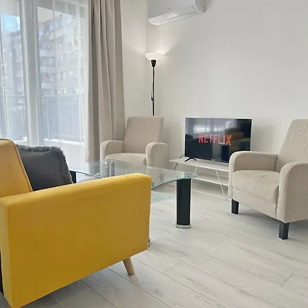 Aura 1 Bdr Brand New Fast Wi-fi & Balcony Sofie