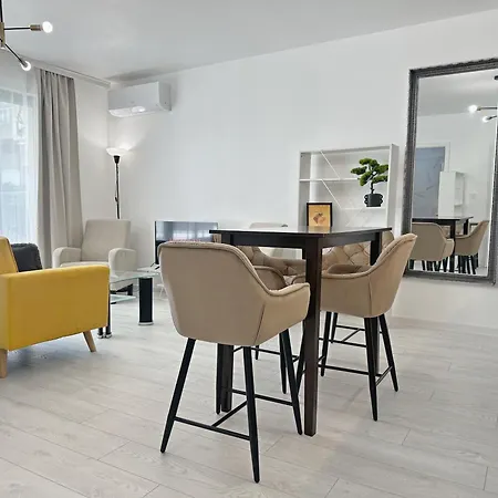Aura 1 Bdr Brand New Fast Wi-fi & Balcony Sofie