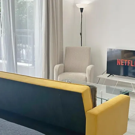 Aura 1 Bdr Brand New Fast Wi-fi & Balcony アパート ソフィア