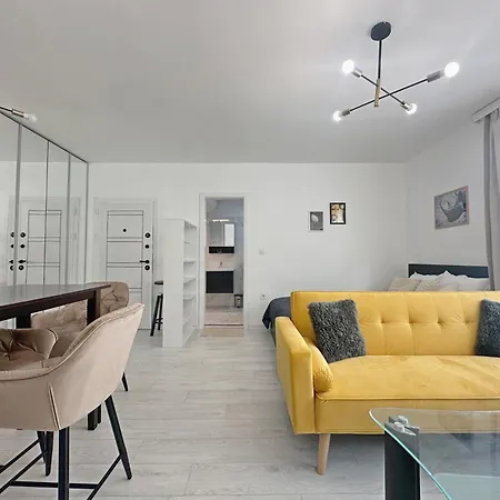 Aura 1 Bdr Brand New Fast Wi-fi & Balcony * Sofie