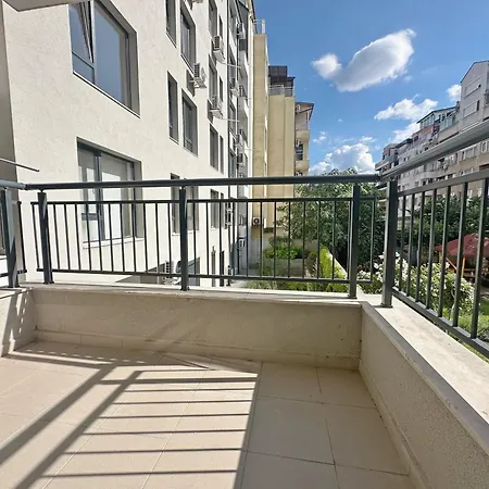 Aura 1 Bdr Brand New Fast Wi-fi & Balcony Sofie